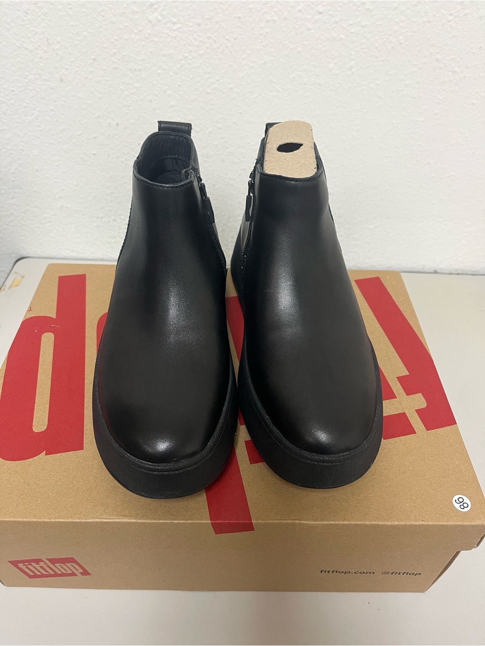 Fitflop Black Chelsea-Style Ankle Booties with Side Zip Ford women’s